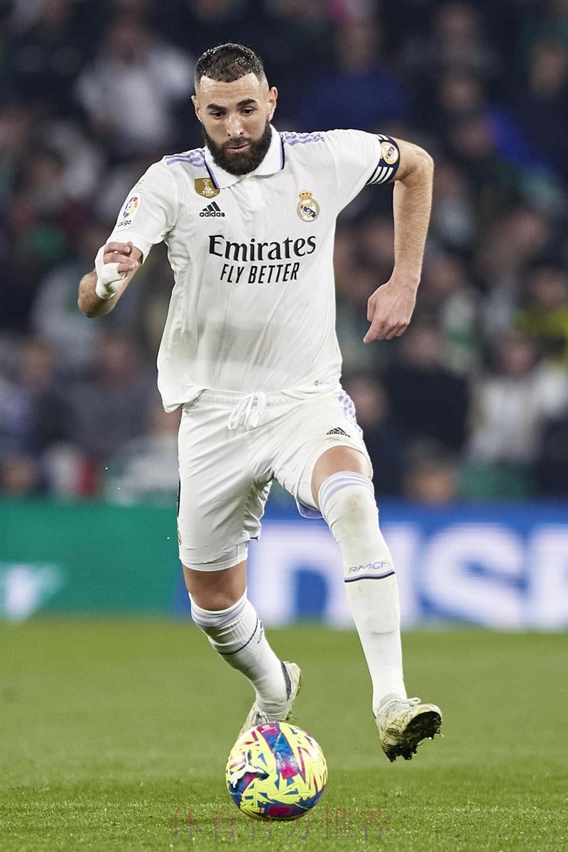 本泽马淘汰赛进10球,成首位获欧冠金靴法国球员 本泽马淘汰赛进10球,成首位获欧冠金靴法国球员